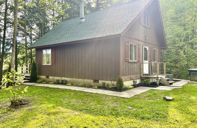 Riverwalk Chalet: HotTub, Hike & Snowmobile Trails