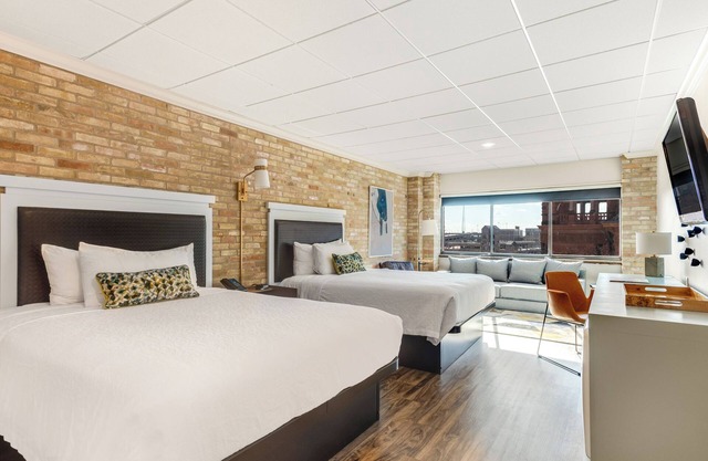 RiverWalk Plaza - Junior Suite Double Queen