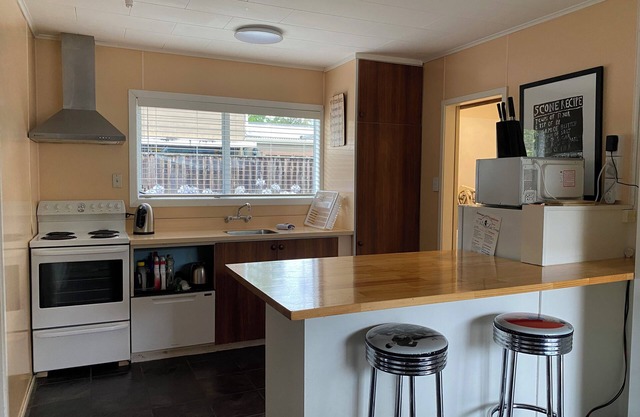 Riverway Lodge 5 Bedroom, 2 kitchens, 3 Bathroomsn