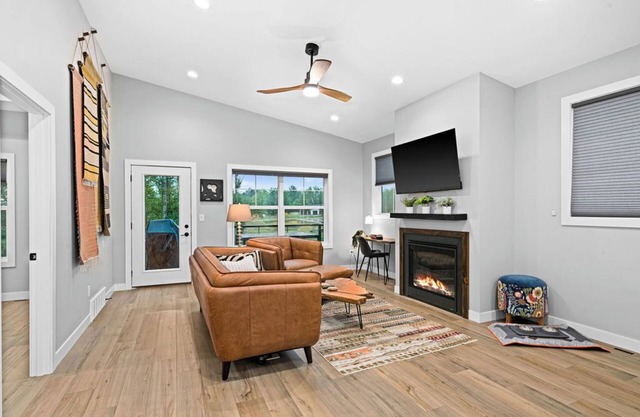 RiverWest Northwoods-Base Spirit Mtn.- Brand New- Dogs-Sauna-20% off Bike Rentals