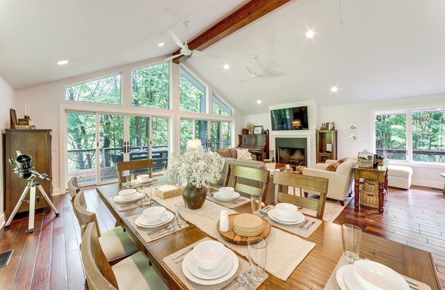 Riverwood: South Haven Retreat on 10 Acres