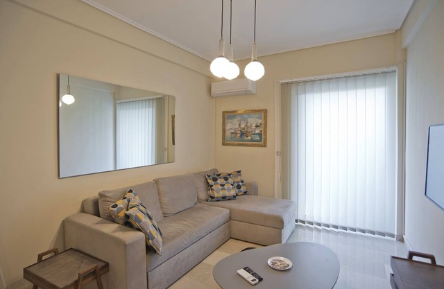 Riviera Living Stylish Apt Vouliagmeni Beach