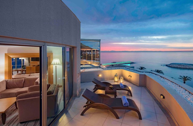Rixos Sungate - The Land of Legend Access
