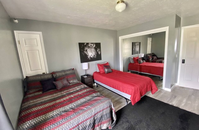 Rm #2. 1 double bed, 1 single bed smart TV, street / mountain view.