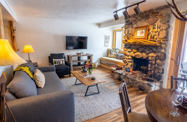 RMR: Aspens Classic Condo con estilo occidental + actividades gratuitas!
