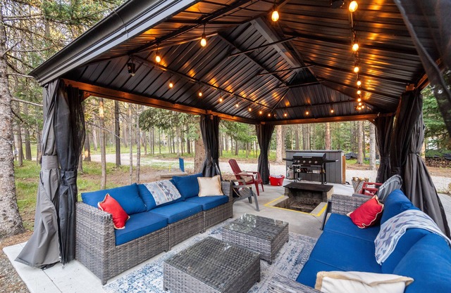 Roaming Buffalo – Pet-Friendly, Forest Views, Firepit Veranda, New Listing Near Yellowstone