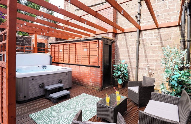 ROB ROY APARTMENT, family friendly, with hot tub in Buchlyvie