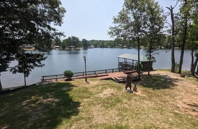 Robbins Nest Toledo Bend, Waterfront Getaway - Lakeside is best at the Robbins Nest!