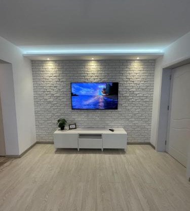Robert's White Apartment