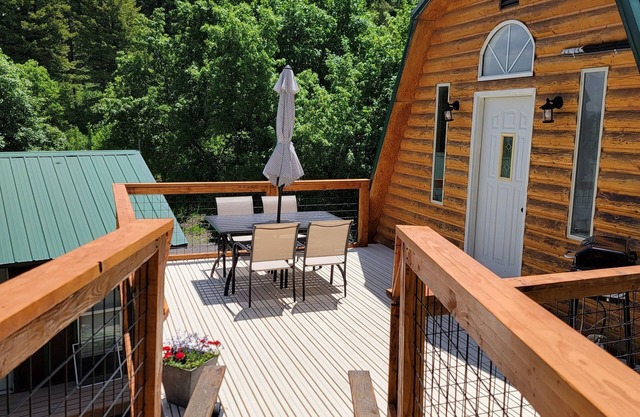 Robies Roost Guesthouse - Cabin in the Woods!