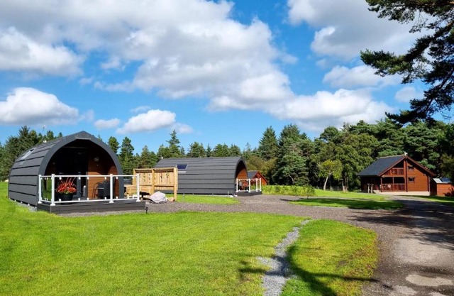Robins Nest Glamping Pod with Hot Tub