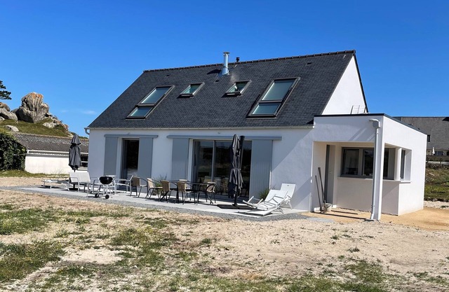 Roc'h Kleguer Bihan house a few steps from the sea