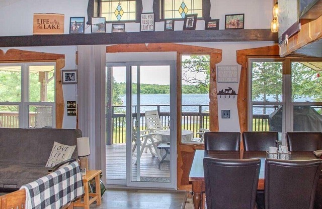 Rock Heaven - Affordable Cottage w/ Large Grass Lawn & Deck, Great Swimming