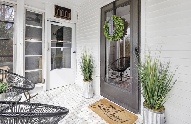 Rock Hill Family Bohemian Bungalow | Outdoor Living | Sleeps 12! | Dog friendly!