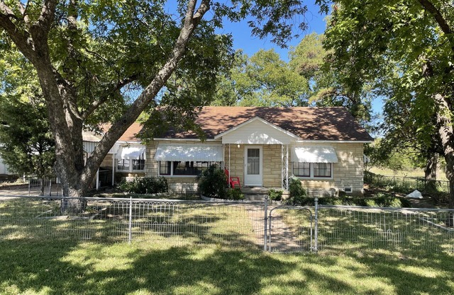 Rock House & 6 acre Pecan Orchard Springtown Center near 51 & 199