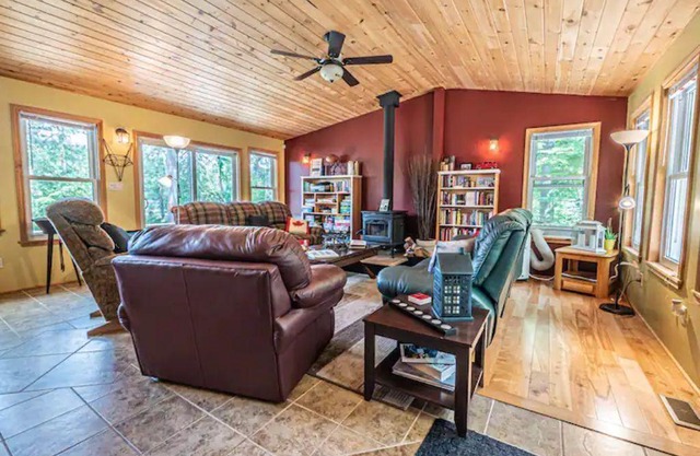 Rock Lake House Lakefront Retreat