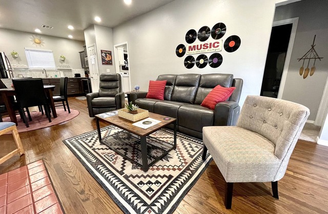 Rock & Roll Chickasha | Fiber | TV | W/D | Parking