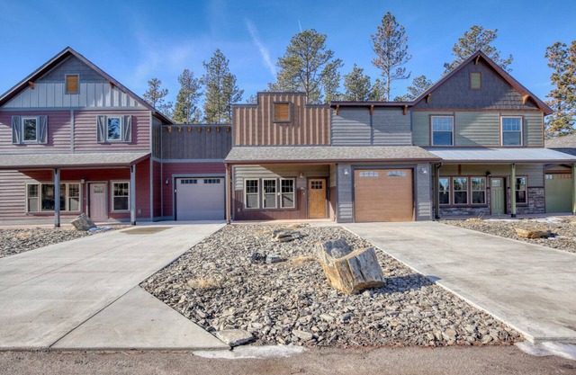 Rockerville Gold Town Lodging #3-This one-bedroom condo is your perfect home base for adventure and relaxation. Just minutes from Mount Rushmore, Crazy Horse Memorial, Custer State Park, Sturgis, and the Badlands.