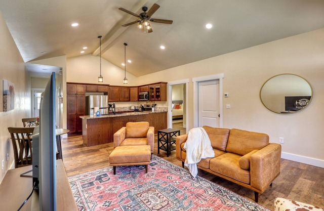 Rockerville Gold Town Lodging a 1BR is your perfect home base for adventure and relaxation. Just minutes from Mount Rushmore, Crazy Horse Memorial, Custer State Park, Sturgis, and the Badlands.