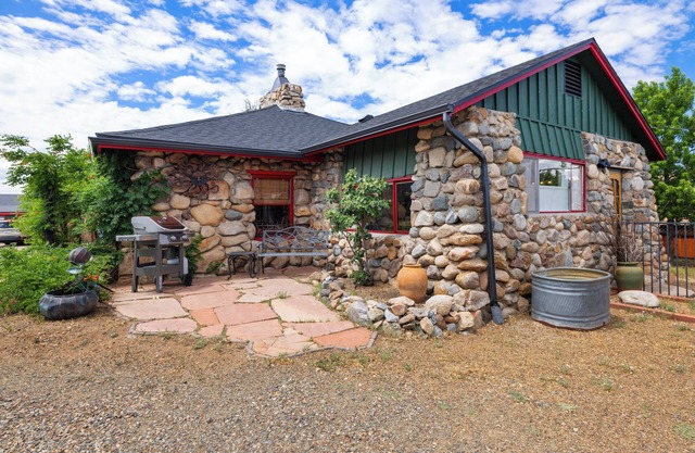 Charming Prescott Dells Rock Haven: A Unique Cottage Retreat