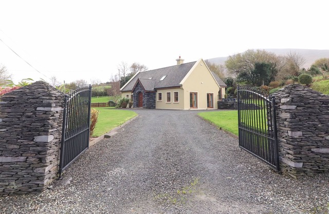 ROCKLANDS HOUSE, pet friendly in Beaufort, County Kerry