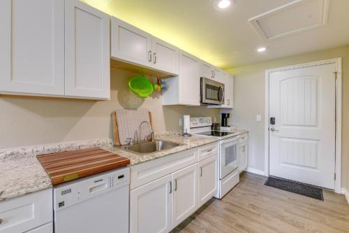 Rockport Unit with Pools and Boat Ramp - Near Beaches!