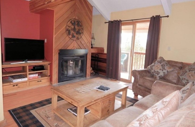 Rockridge Private 2BR Townhouse with Mountain Views