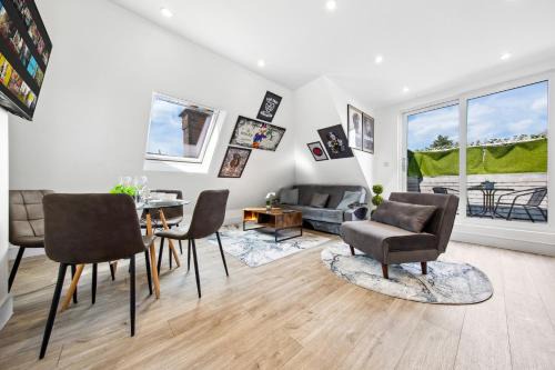 Rockstar Greyz - Sleeps 7 - Central