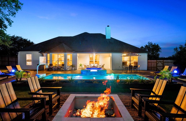 Rockway Villa: Pool & Spa/Golf Green/Firepit/Sleeps 20