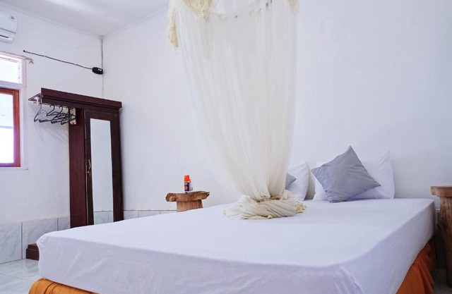 Rocky homestay lakey nangas beach
