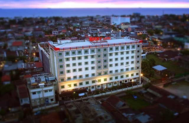 Rocky Plaza Hotel Padang