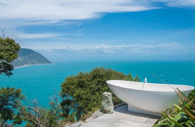 Rocky Point Hut Pepin Island is nestled amongst native kanuka and coastal New Zealand bush
