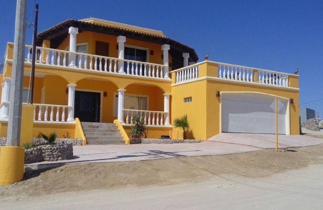 Lujosa casa de 4 dormitorios con excelentes vistas y comodidades.