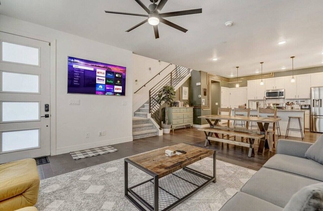 Rocky Retreat! Family Townhome w/ BBQ & Workspace