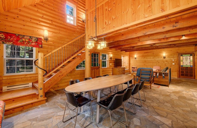 Rocky Shore Escape: Neighborhood Beach, Pool Table, West Shore of Payette Lake