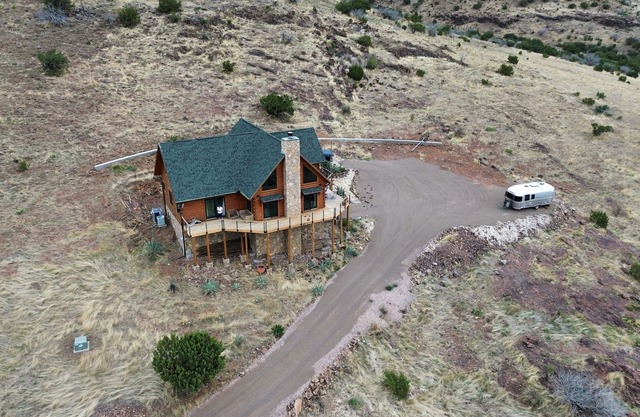 Rocky Top Cabin: Near Alpine and Marfa with views!