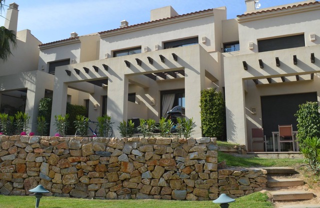 Roda Townhouse: piscina, aire acondicionado, WIFI, palos de golf