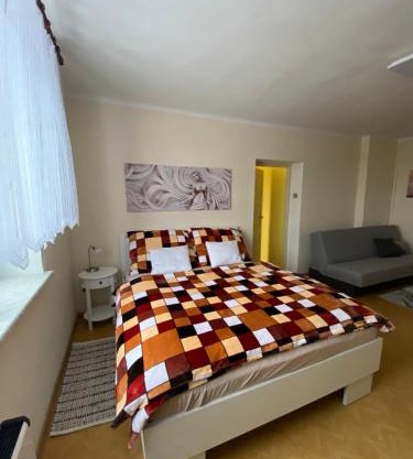 Rodinný apartmán 3+1 (65 m²) v plném vybavení se nachází v krásné vesničce Horní Město na úpatí hor v oblasti Jeseníků