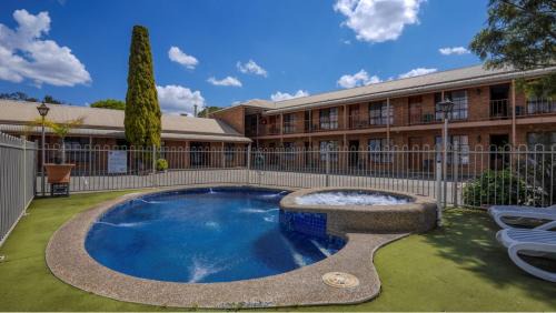 Rodney Motor Inn