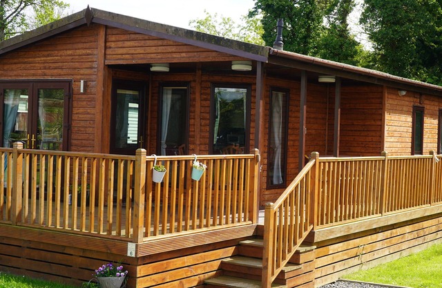 ROE DEER LODGE, pet friendly, with a garden in Whithorn