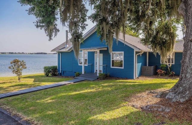 Roe Family Lake House on Lake McLeod - Close to Legoland