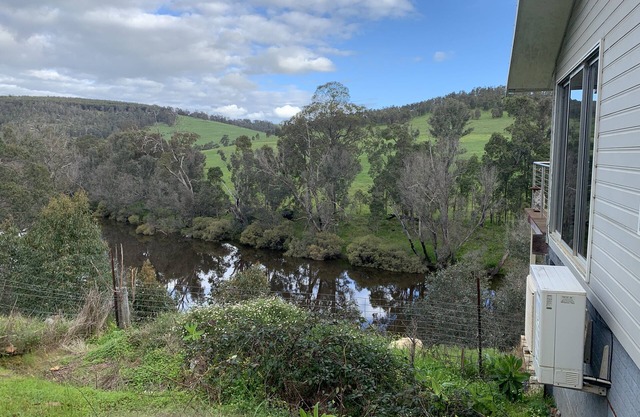 Roebank on the Blackwood River Cottage, Farm stay and Homestead