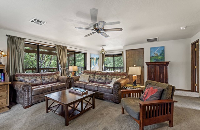 Riverwood: 1 suite BR en 5 acres de propiedad premium frente a Rouge River