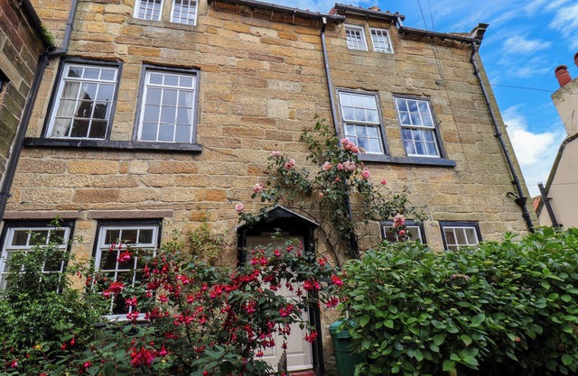 ROKEBY HOUSE, pet friendly in Robin Hood’s Bay