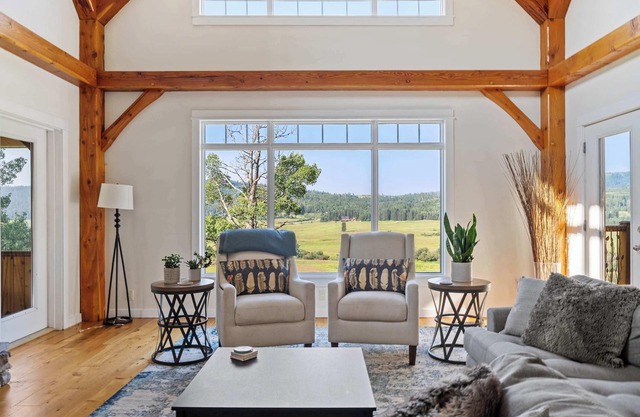 Rolling Hills | Rural Retreat | Sleep 15 | Hot Tub