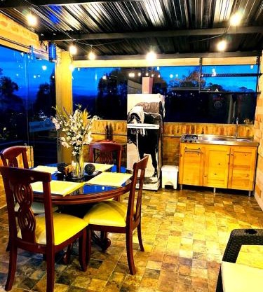 Romántica Cabaña con vista a la ciudad, 10 min del Centro