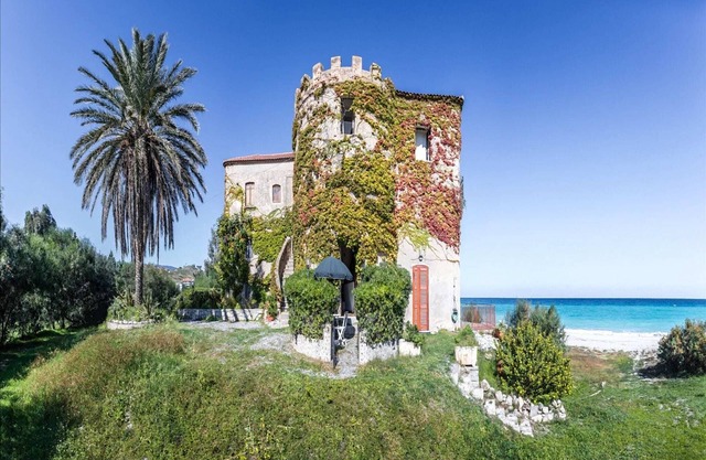 Apartamento en Calabria con Playa Privada
