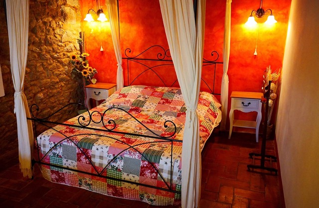 Escapada romántica en la cima de una colina en una histórica ciudad medieval