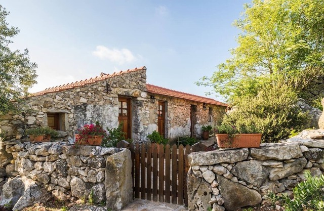 Casa romana de la carretera | Casa da Estrada Romana | Cerca de Porto de Mós + Fátima