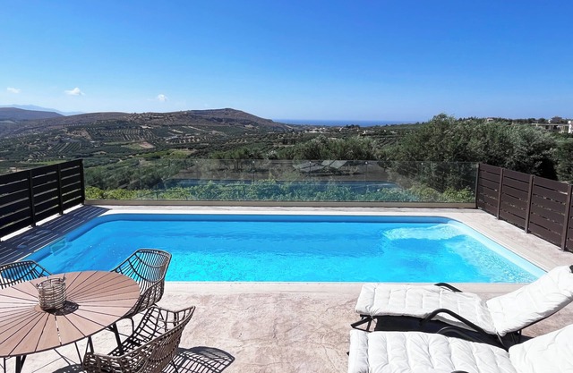 Romance at Villa Dionysos w heated pool